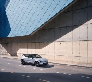 Volvo EX30 получил награду «Автомобиль года» еще до появления на отдельных рынках