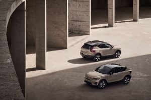 Volvo Cars изменяет название электромобилей и плагин-гибридов – владельцам будут легче различать модели