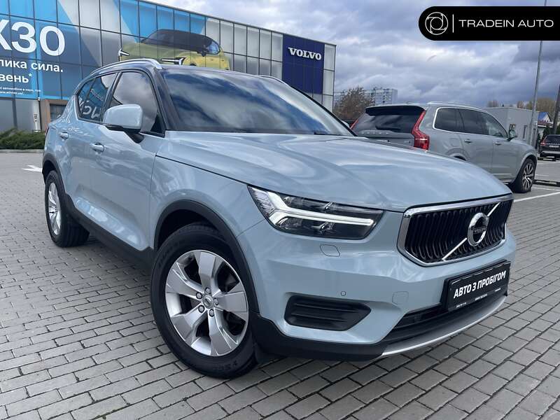 Volvo XC40 Momentum D3 фото